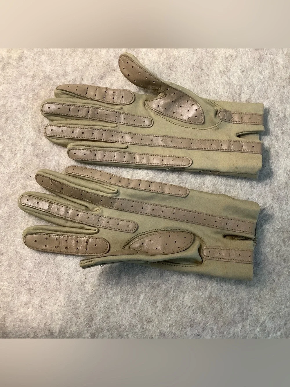 3 pair Vintage Isotoner women’s sized SMALL driving gloves